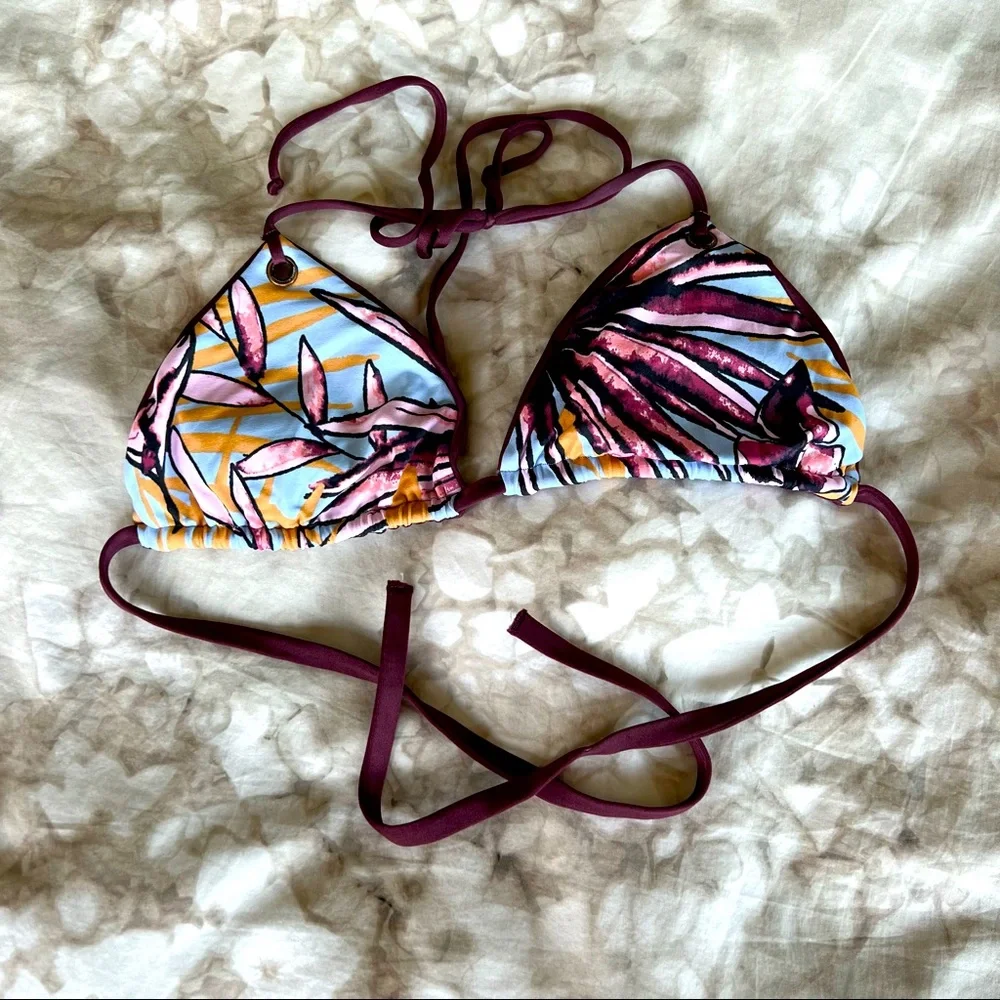Reversible String Bikini‎ Top 👙 - Picture 2 of 5